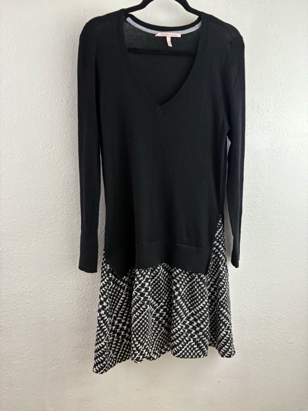 Victoria’s Secret dress size M sweater plaid black and white midi drop waist